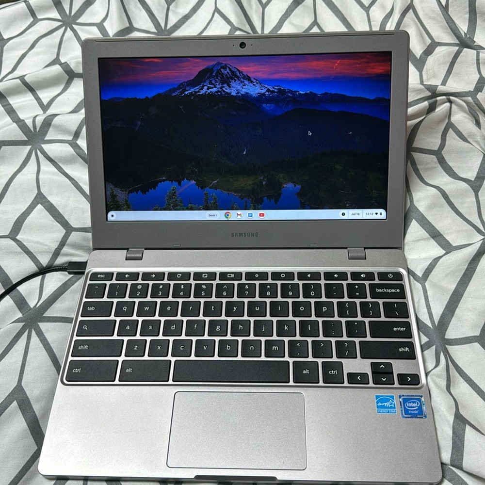 11.6” Samsung Chromebook 32 Gb of Storage